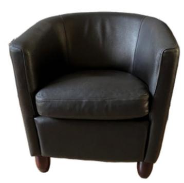 Leren fauteuille, kuipstoel : bruin leer, houten poten beschikbaar voor biedingen