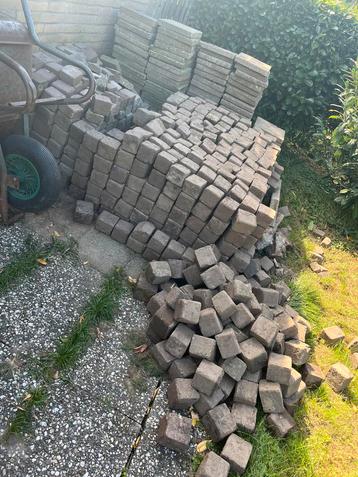 Oude Kinderkopjes / Kasseien beschikbaar voor biedingen