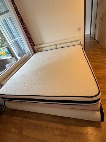 Tweepersoons Bed 180x200 met 2 Matrassen beschikbaar voor biedingen