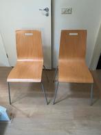 2 stapelbare houten stoelen - in zeer goede staat, Huis en Inrichting, Stoelen, Ophalen, Twee, Overige kleuren, Zo goed als nieuw