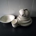 Johnson servies orbit:borden,schaal, kop en schotels, Ophalen of Verzenden, Zo goed als nieuw, Rond, Hout