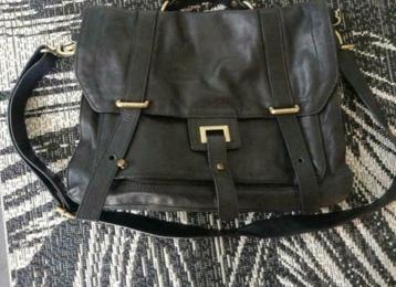 Vintage leren tas te koop beschikbaar voor biedingen