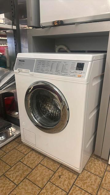 Wasmachine beschikbaar voor biedingen