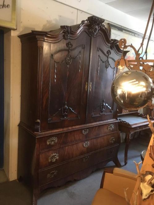 Antiek Hollands gebogen kabinet., Antiek en Kunst, Antiek | Meubels | Kasten, Ophalen