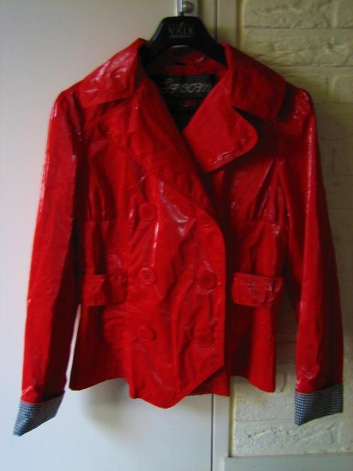 Super stoer Ferrari-rood lakjasje van SPOOM 40 snazzeys, Kleding | Dames, Jassen | Zomer, Nieuw, Maat 38/40 (M), Rood, Verzenden