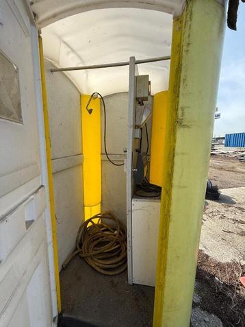 Mobiele douchecabine beschikbaar voor biedingen