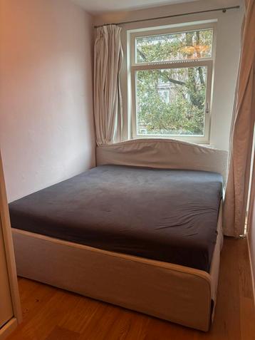 IKEA Bedframe 180x200, Beige Linnen + Lattenbodem beschikbaar voor biedingen