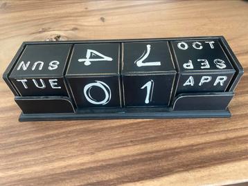 Houten blokken kalender beschikbaar voor biedingen