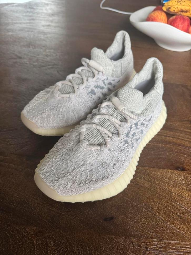 Yeezy Boost 350 V2 - Zo goed als nieuw!, Kleding | Heren, Schoenen, Zo goed als nieuw, Sneakers of Gympen, Wit, Ophalen of Verzenden