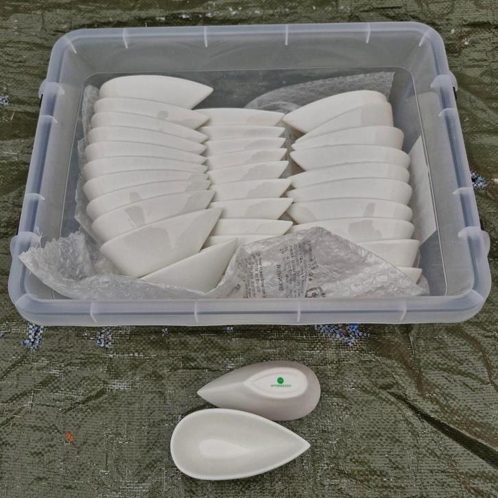 Porseleinen amandel schaaltje (catering), Huis en Inrichting, Keuken | Servies, Gebruikt, Schaal of Schalen, Effen, Porselein