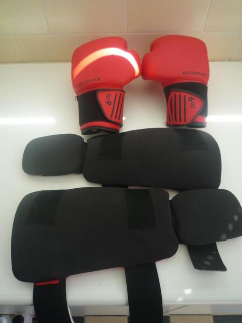 Bokshandschoenen 6 oz en scheenbeschermers voor kind, Sport en Fitness, Vechtsporten en Zelfverdediging, Gebruikt, Overige, Vechtsportbescherming