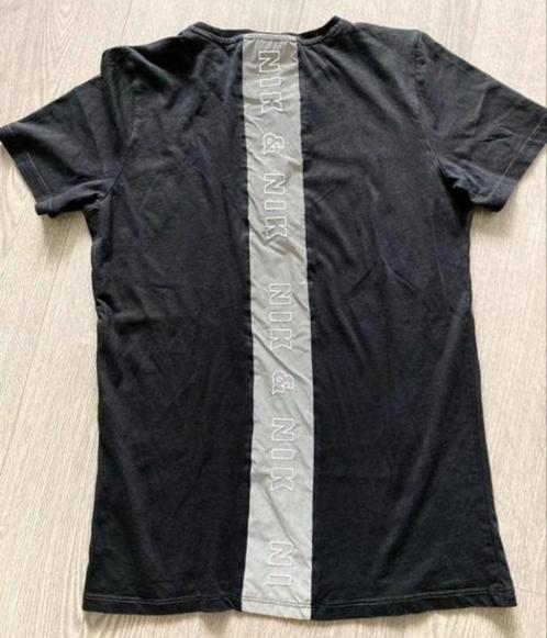 NIK EN NIK Stoer zwart tshirt met reflectie banner, mt 164, Kinderen en Baby's, Kinderkleding | Maat 164, Gebruikt, Jongen, Shirt of Longsleeve