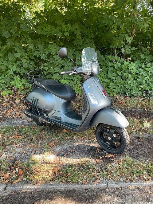 Mooie Vespa GTS 300 2017 ABS, Akrapovic, alarm, led, beugels, Fietsen en Brommers, Scooters | Vespa, Overige modellen, Ophalen