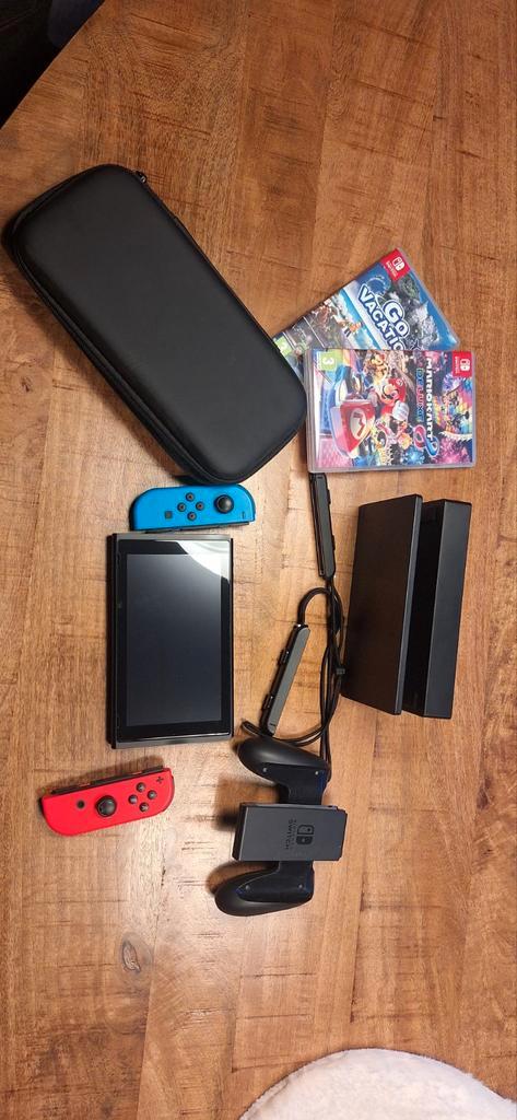 Nintendo Switch + 2 Games: Mario Kart & Go Vacation, Spelcomputers en Games, Games | Nintendo Switch, Gebruikt, Racen en Vliegen