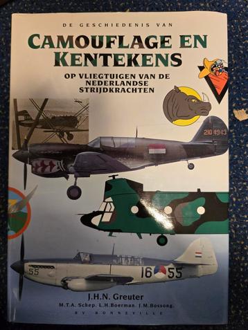 De geschiedenis van camouflage en kentekens op vliegtuigen beschikbaar voor biedingen