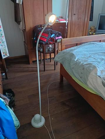 Vintage vloerlamp met flexibele kop beschikbaar voor biedingen