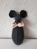 Leuke Grijze Gebreide Muis Knuffel met strik 18 cm, Ophalen of Verzenden, Gebruikt, Breien of Haken, Overige typen