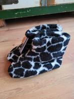 Wollen sloffen met koeien print lederen zool 37-38, Zwart, Nieuw, Ophalen of Verzenden, Pantoffels of Sloffen