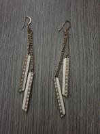 Goudkleurige witte strass oorbellen ~ TH0613, Overige materialen, Wit, Ophalen of Verzenden, Met strass