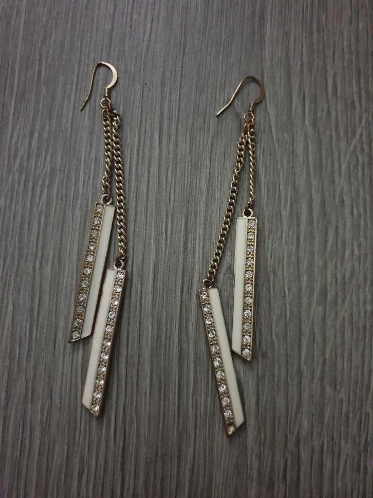 Goudkleurige witte strass oorbellen ~ TH0613, Sieraden, Tassen en Uiterlijk, Oorbellen, Gebruikt, Hangers, Overige materialen