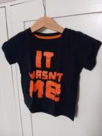 Donkerblauw tshirt it wasn't me | Primark, Kinderen en Baby's, Babykleding | Maat 80, Primark, Shirtje of Longsleeve, Ophalen of Verzenden