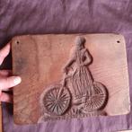 Banketbakker: Antieke Houten Speculaasplank Vrouw op Fiets, Verzenden