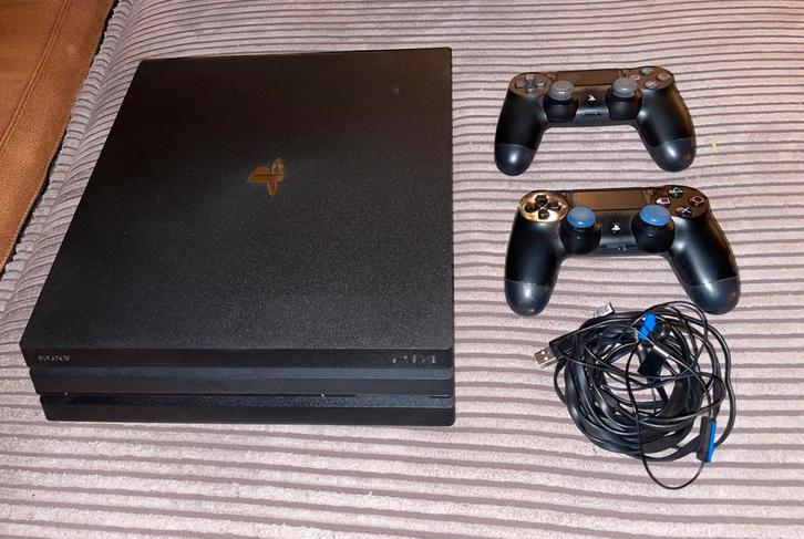 Ps4 pro, Spelcomputers en Games, Spelcomputers | Sony PlayStation 4, Zo goed als nieuw, Pro, 1 TB, Met 2 controllers, Met games