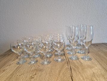 Wijnglazen set 18-delig beschikbaar voor biedingen