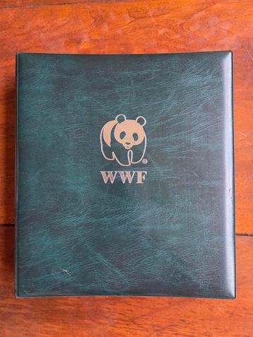 Het grote WWF Bedreigde Dieren Postzegel Album '83-'87 beschikbaar voor biedingen