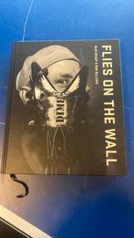 André Manuel - Flies on the wall, Gelezen, Ophalen of Verzenden, André Manuel; Mirjam van Huet; Bob Billows; Gijs Dragt, Overige onderwerpen