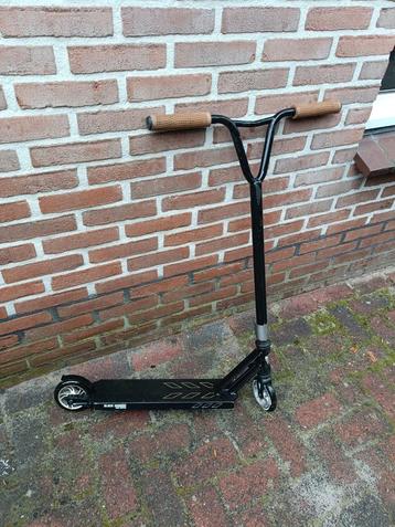 Zwarte Stuntstep - Goed Onderhouden beschikbaar voor biedingen