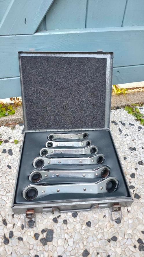 Stevige Ratelsleutelset – 7-delig met metalen opbergkoffer, Doe-het-zelf en Verbouw, Gereedschap | Handgereedschap, Zo goed als nieuw