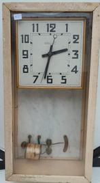 Brillié klok in originele kleur verf. € 150,00, Ophalen