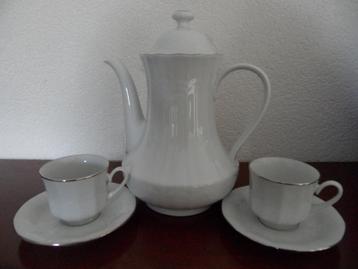 porseleinen koffiekan + 2x kop en schotel - wit + zilver beschikbaar voor biedingen