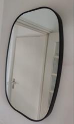 Grote spiegel met zwarte rand, Huis en Inrichting, Woonaccessoires | Spiegels, Ophalen, Zo goed als nieuw, Minder dan 100 cm, Ovaal