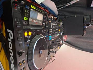 Pioneer DJM800 2 cdj2000  beschikbaar voor biedingen