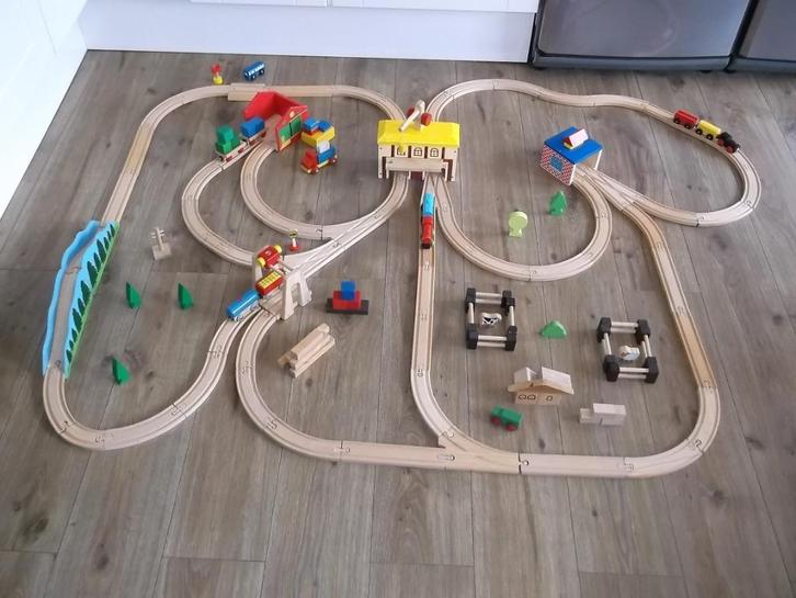Houten Trein Set met Loods, Station, Boerderij, Brug en Meer, Kinderen en Baby's, Speelgoed | Thomas de Trein, Gebruikt, Ophalen of Verzenden