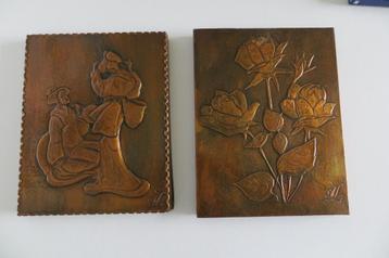 Vintage wandplaten koperreliëf op spaanplaat, bos rozen en e beschikbaar voor biedingen