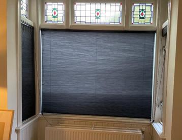 Plisségordijn zwart 184 cm (b) x 142 cm (h) beschikbaar voor biedingen