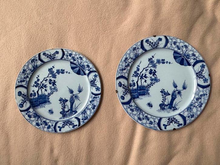 Twee blauw witte borden van Creil en Montereau motief Japon, Antiek en Kunst, Antiek | Wandborden en Tegels, Ophalen of Verzenden