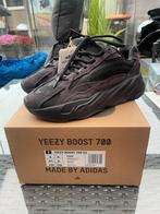 Yeezy Boost 700 ‘Vanta’ - Maat EU 37 1/3 | US 5, Ophalen of Verzenden, Zo goed als nieuw, Sneakers of Gympen