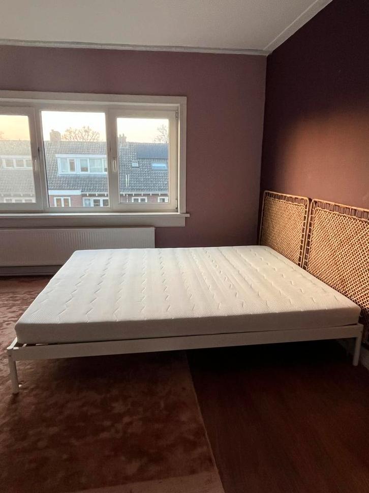 Ikea bedframe Velvelstad 160x200, Huis en Inrichting, Slaapkamer | Bedden, Zo goed als nieuw, Tweepersoons, 160 cm, Hout, Ophalen