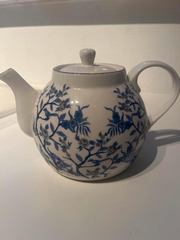 Theepot met blauw bloemmotief, Huis en Inrichting, Keuken | Servies, Zo goed als nieuw, Overige typen, Overige stijlen, Keramiek