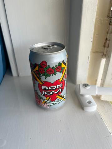 Bonjovi blikje coca cola.