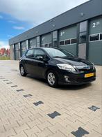 Toyota Auris 1.8 Full Hybrid 5DR CVT 2013 Zwart, 65 €/maand, Stof, Zwart, 4 cilinders
