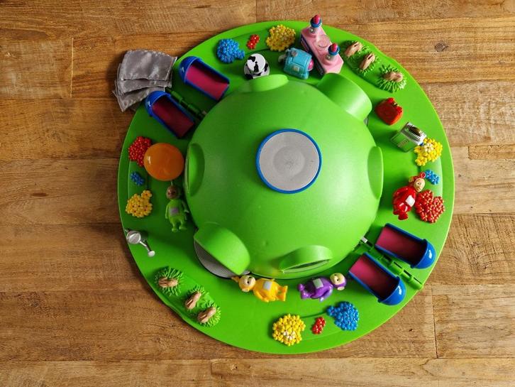 Teletubbies speelhuis Home Hill m alle figuren & accessoires, Verzamelen, Film en Tv, Zo goed als nieuw, Tv, Actiefiguur of Pop
