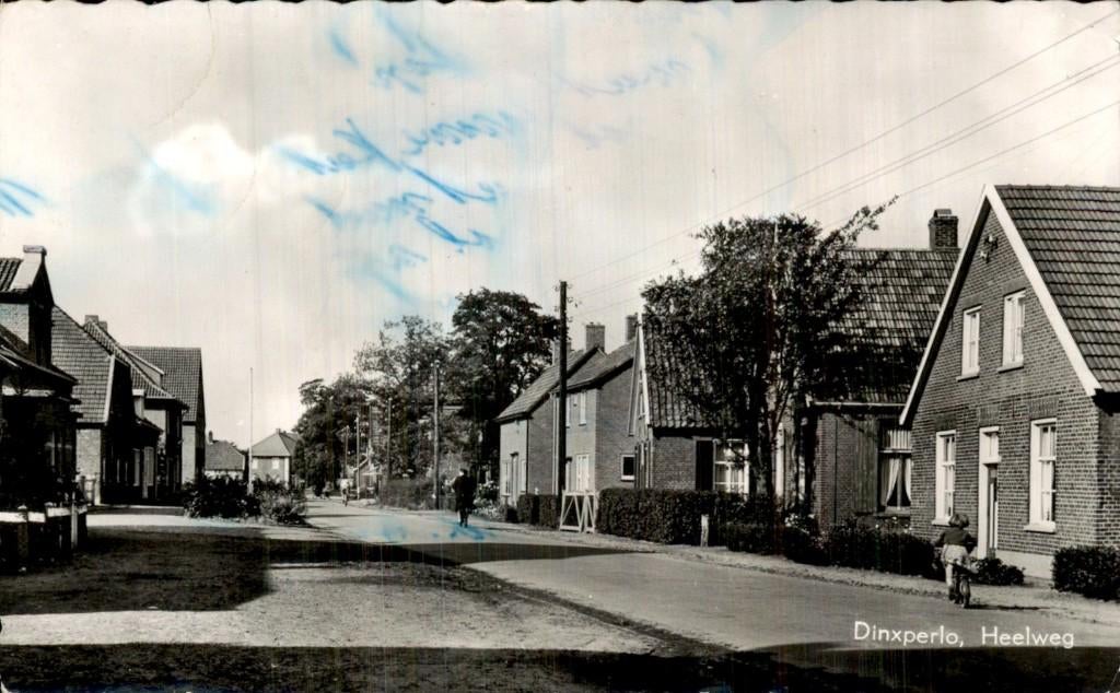 Dinxperlo - Heelweg - straat, Verzamelen, Ansichtkaarten | Nederland, Ophalen of Verzenden, 1960 tot 1980, Gelopen, Gelderland