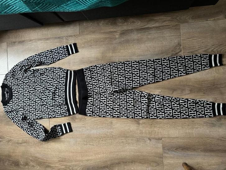 2-delig Reinders pak in de kleur zwart/wit S met naamprint., Kleding | Dames, Huispakken, Gedragen, Maat 36 (S), Zwart, Verzenden