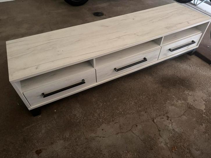 Laag TV Kastje - Modern Design.Gratis af te halen, Huis en Inrichting, Kasten | Televisiemeubels, Gebruikt, Minder dan 100 cm