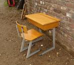 kindertafeltje met stoel uit school lessenaar schooltafel, Ophalen